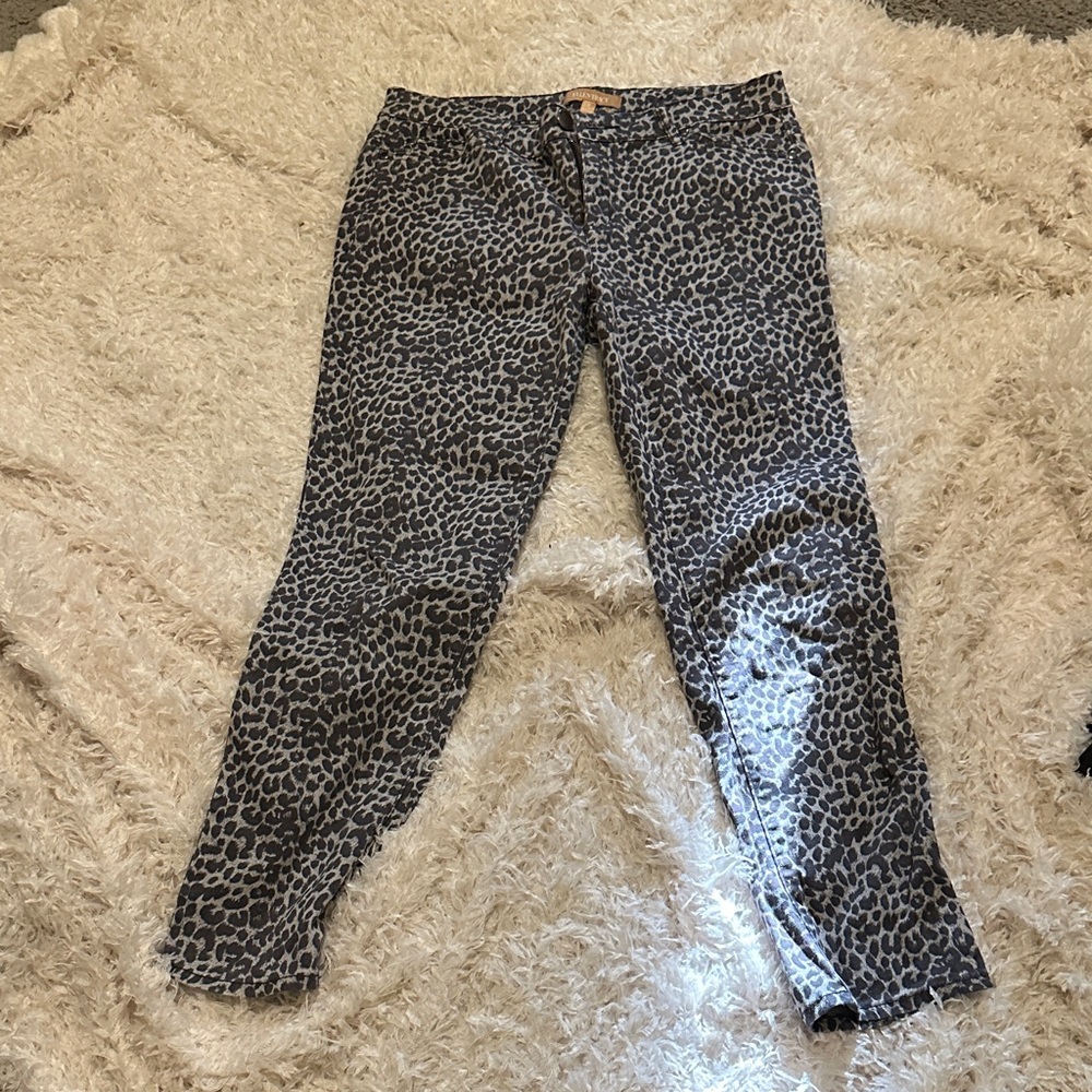 Ellen Tracy Gray Leopard Print Skinny Jeans